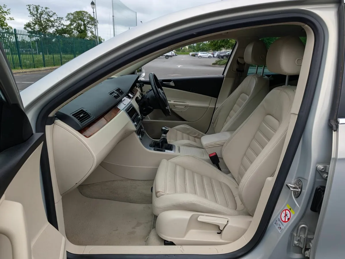Volkswagen Passat 2010 Estate - Image 4