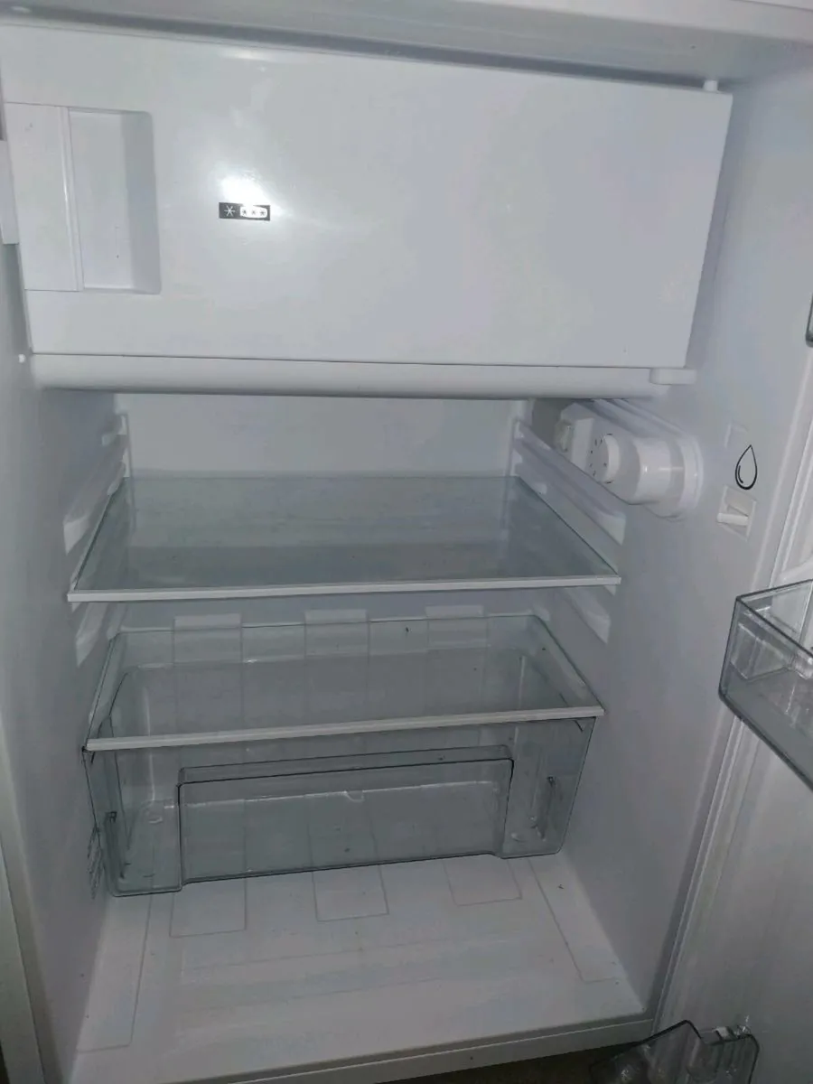Nordemende under counter fridge freezer - Image 2