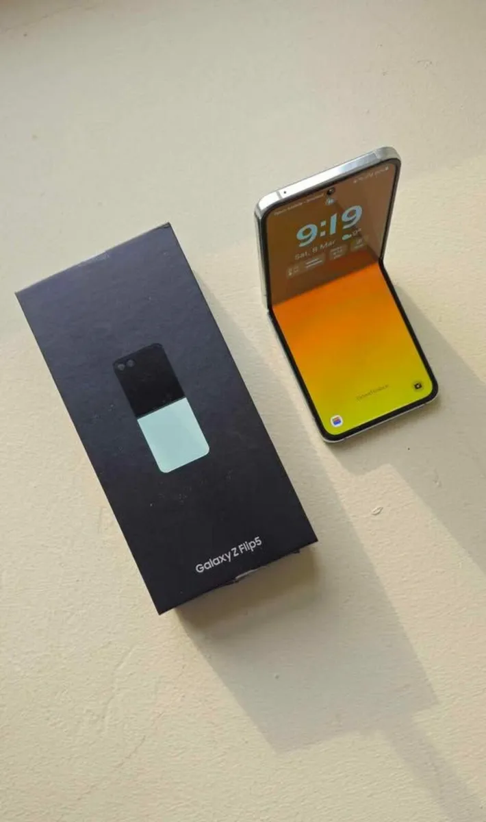 Samsung Galaxy Z Flip5 512GB Mint (Unlocked) - Image 1