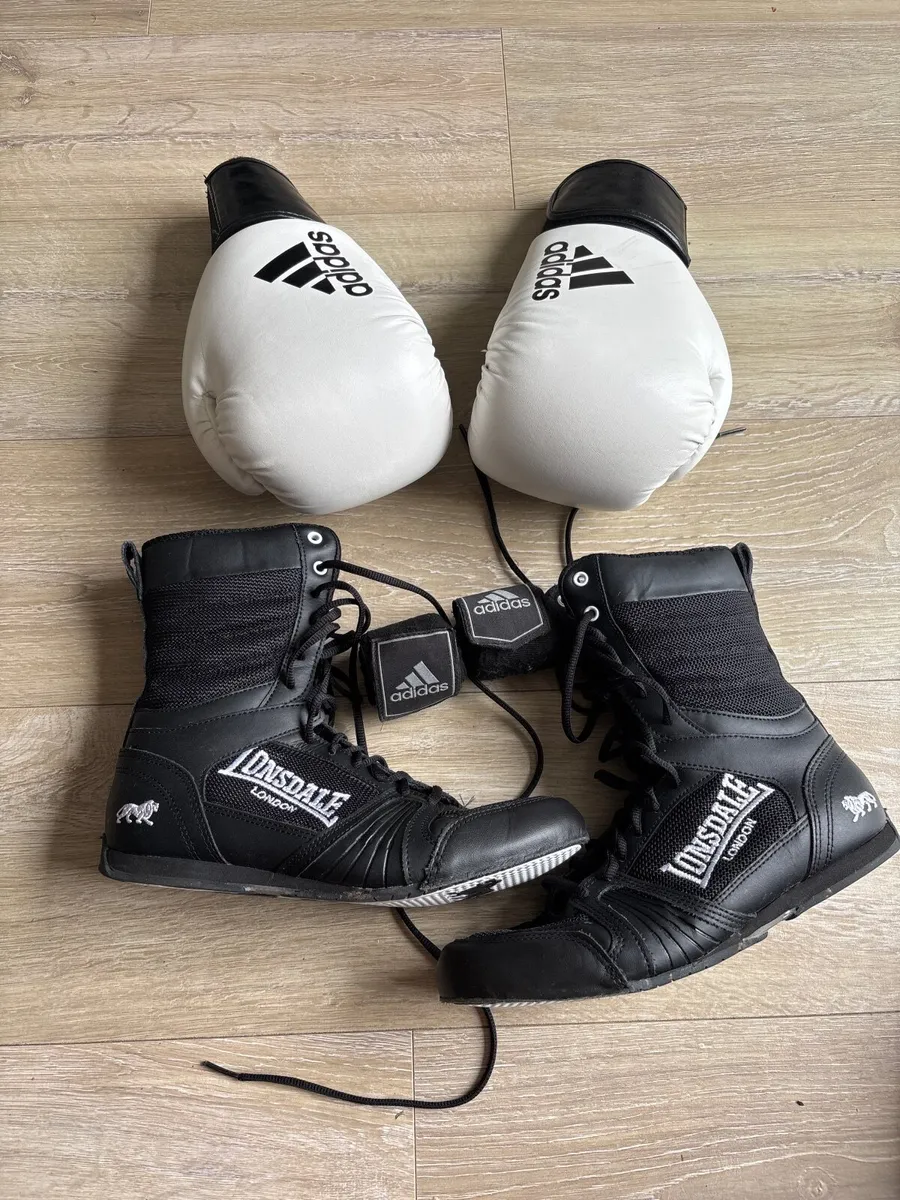 Boys - Boxing gloves & boots - Image 1
