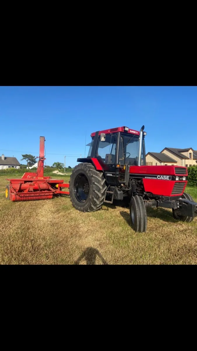 Taarup 106B silage harvester & 1 for parts tractor - Image 1