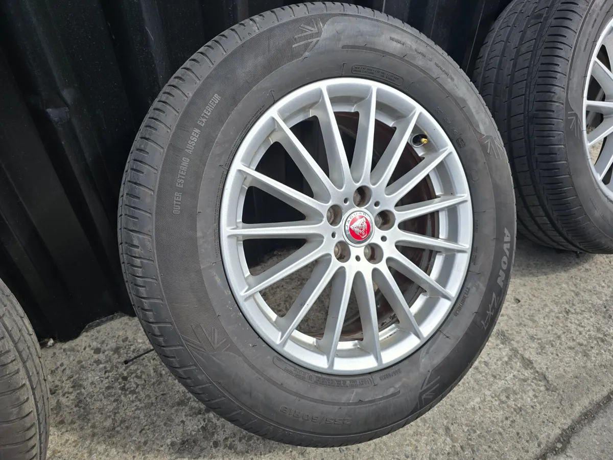 Jaguar alloys with good tyres R18 - Image 4