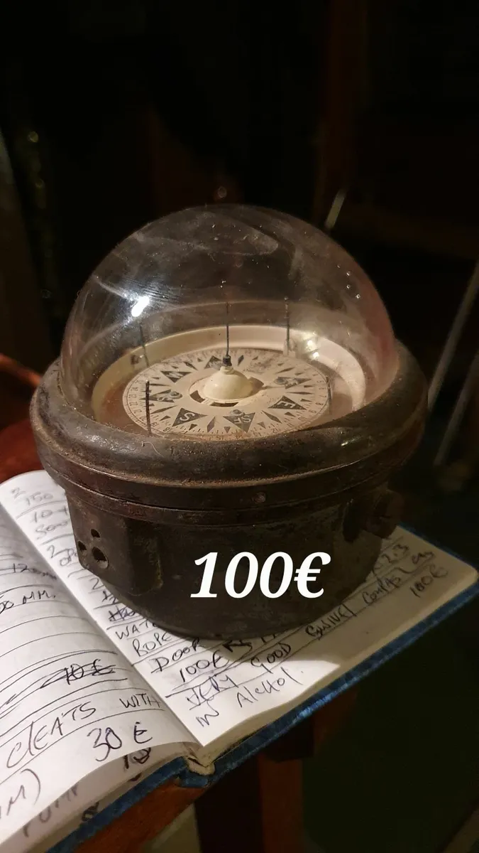 Floating compass - Image 1