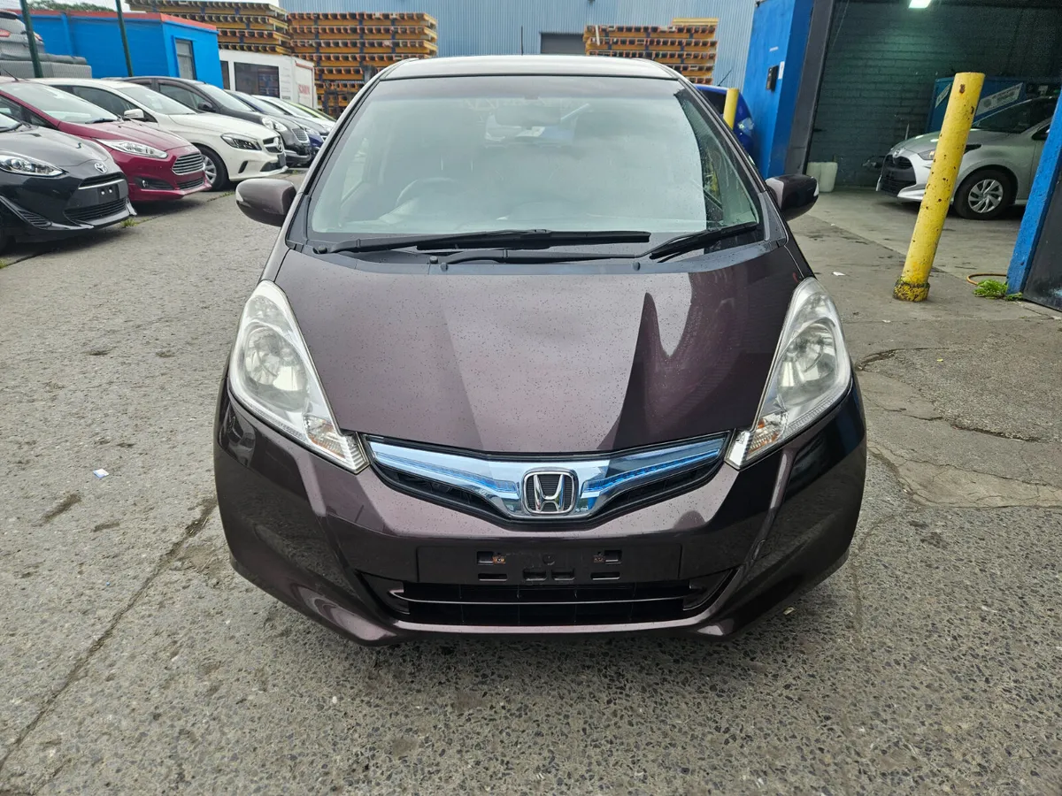 2013 Honda Fit Hybrid 1.3 Auto/ 6 month warranty - Image 2