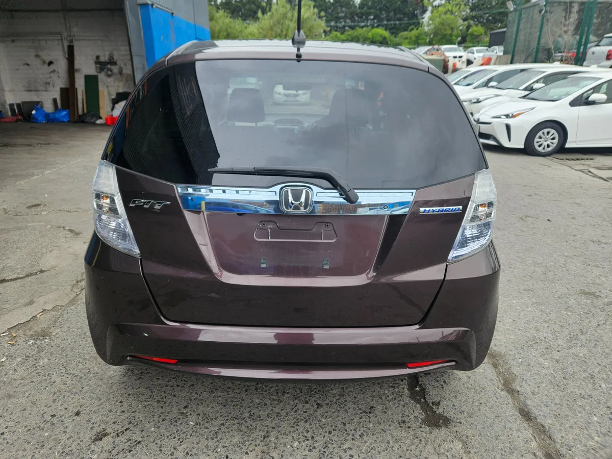 2013 Honda Fit Hybrid 1.3 Auto/ 6 month warranty - Image 4