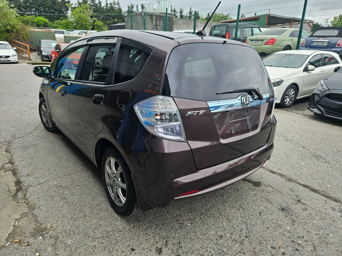 2013 Honda Fit Hybrid 1.3 Auto/ 6 month warranty - Image 3