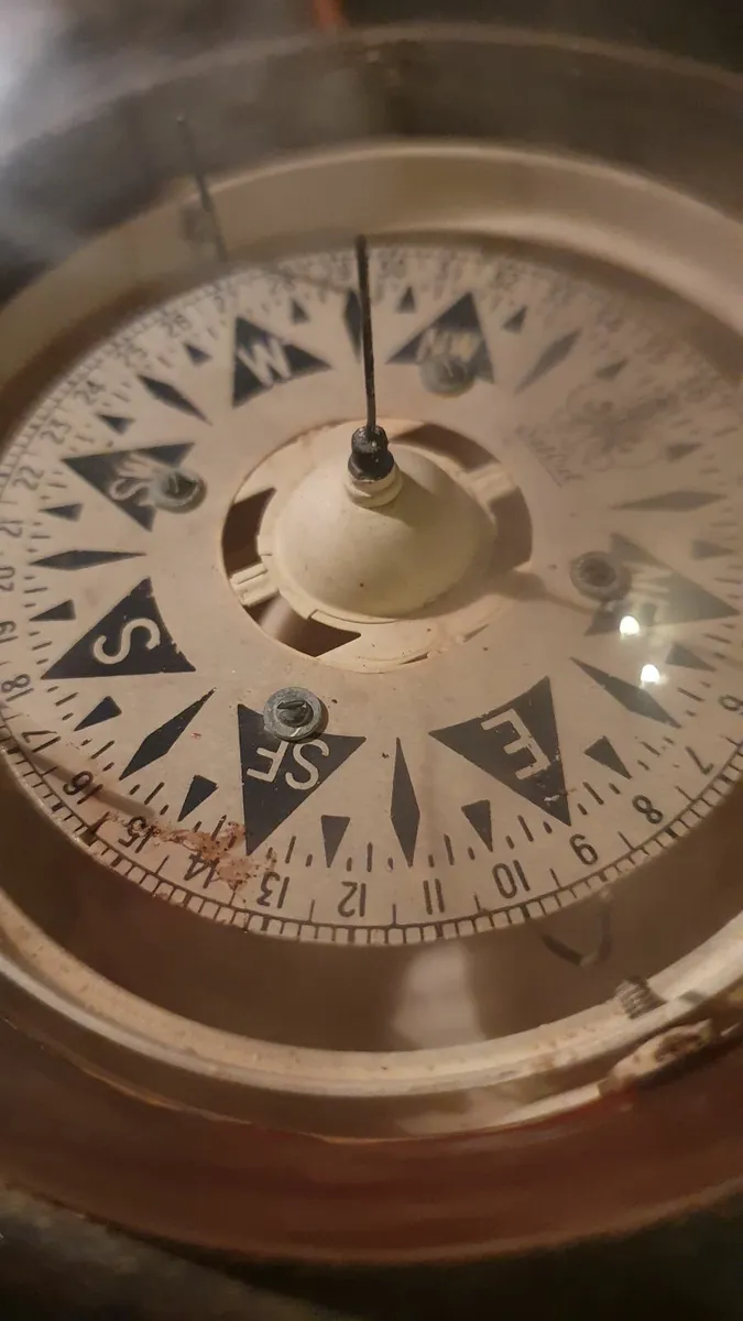 Floating compass - Image 3