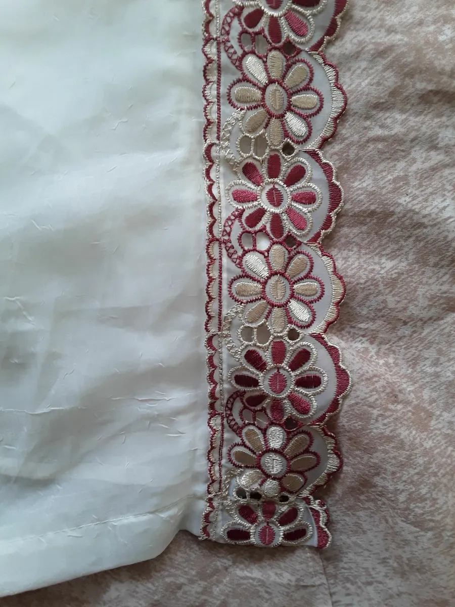 Beautiful lace drapes as new - Image 3