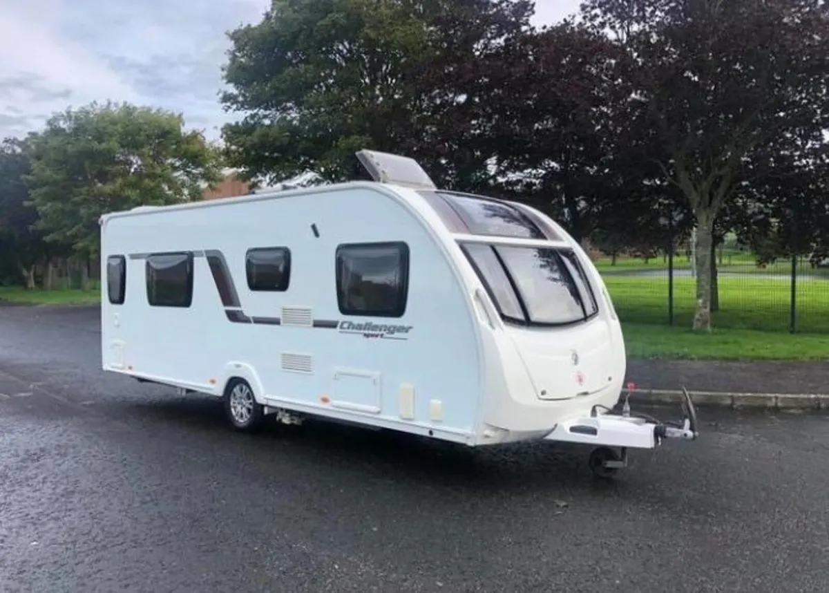 Swift Challenger Sport 584, 4 berth, fixed bed. - Image 2