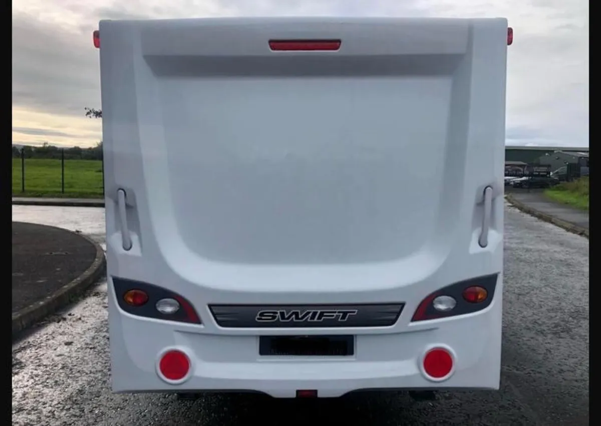 Swift Challenger Sport 584, 4 berth, fixed bed. - Image 4