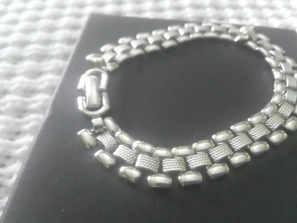MONET VINTAGE SILVER LINK BRACELET 7.5  AS NEW - Image 3