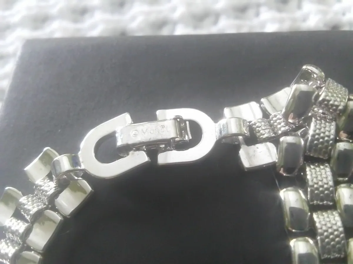 MONET VINTAGE SILVER LINK BRACELET 7.5  AS NEW - Image 4