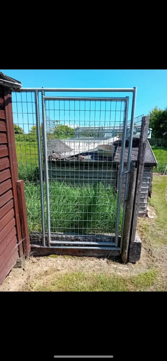 Dog kennel gates - Image 1