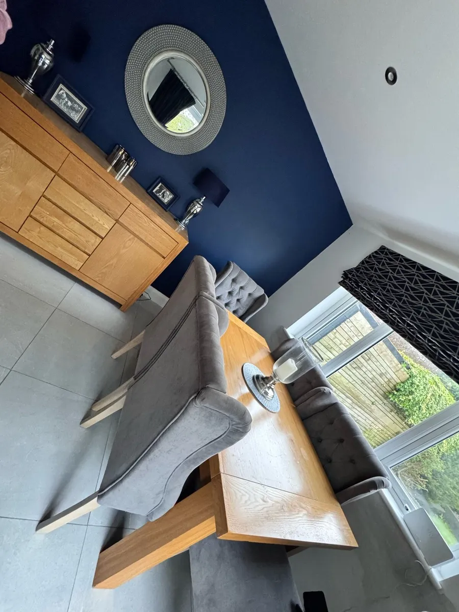 Dining table - Image 1