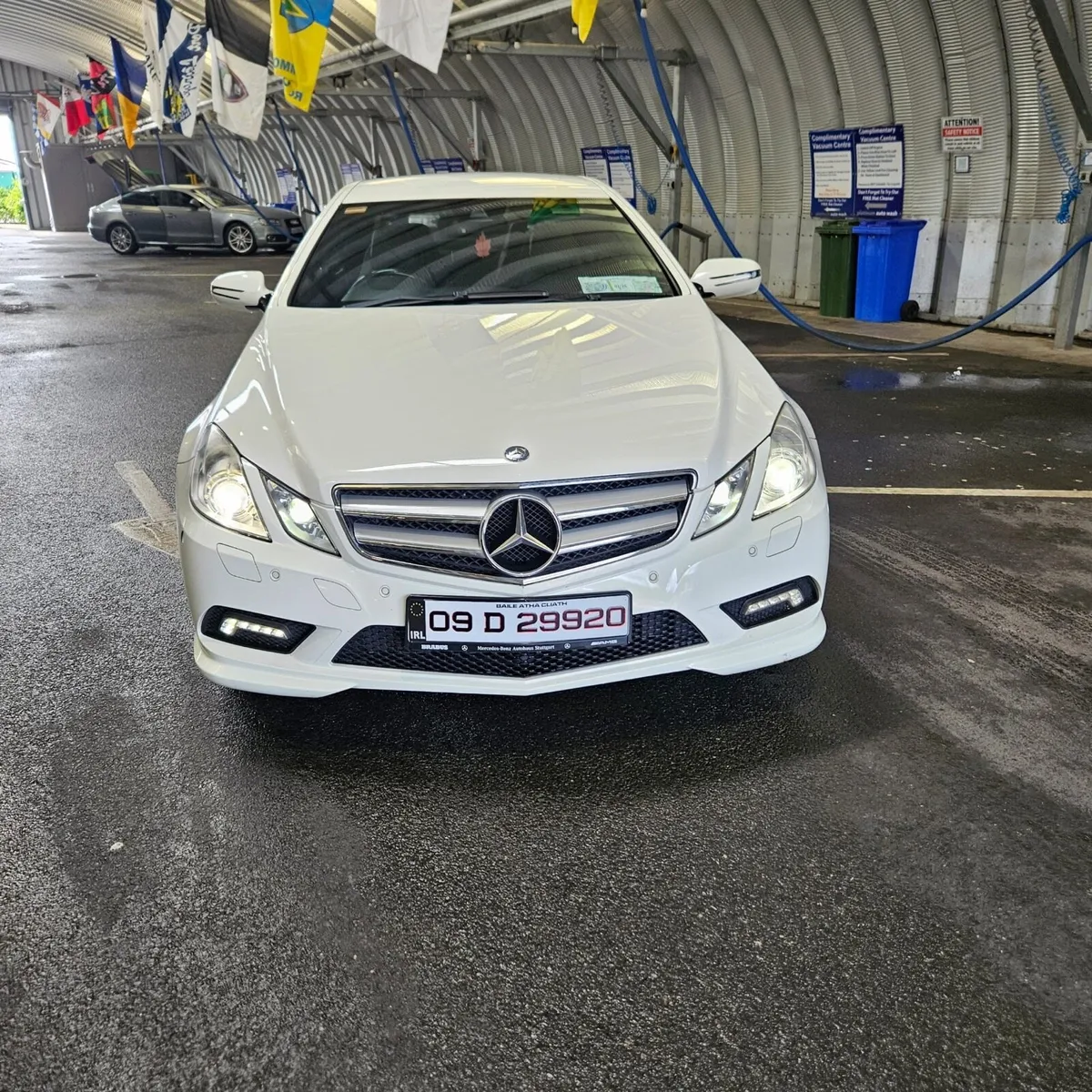 2009 Mercedes e250cdi - Image 1