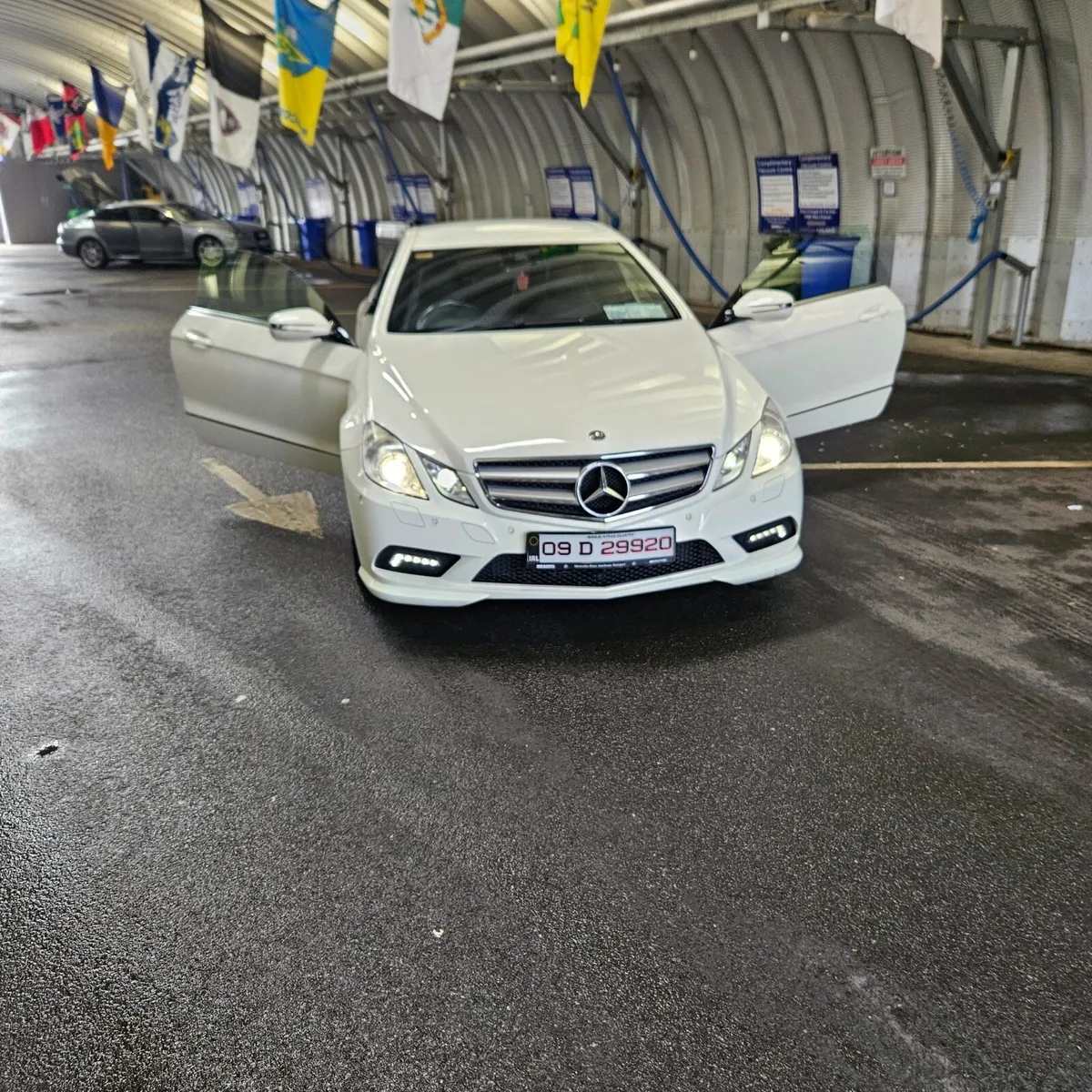 2009 Mercedes e250cdi - Image 2
