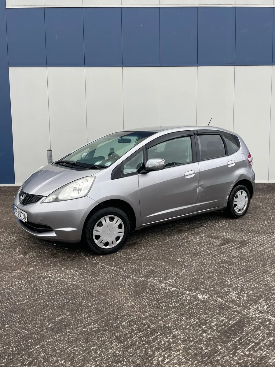 09 honda fit automatic nct&tax - Image 3