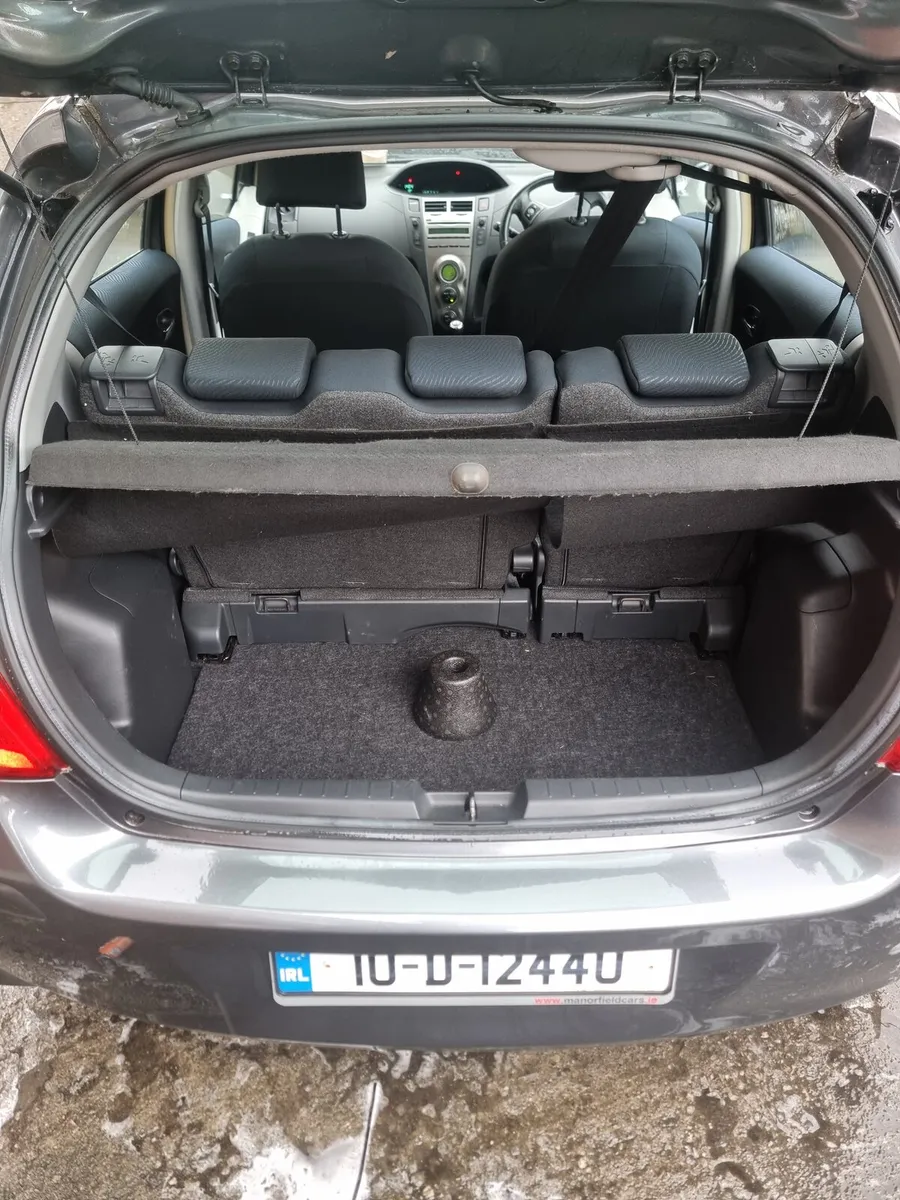 Toyota Yaris 2010 - Image 2