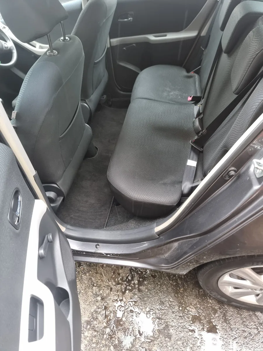 Toyota Yaris 2010 - Image 4