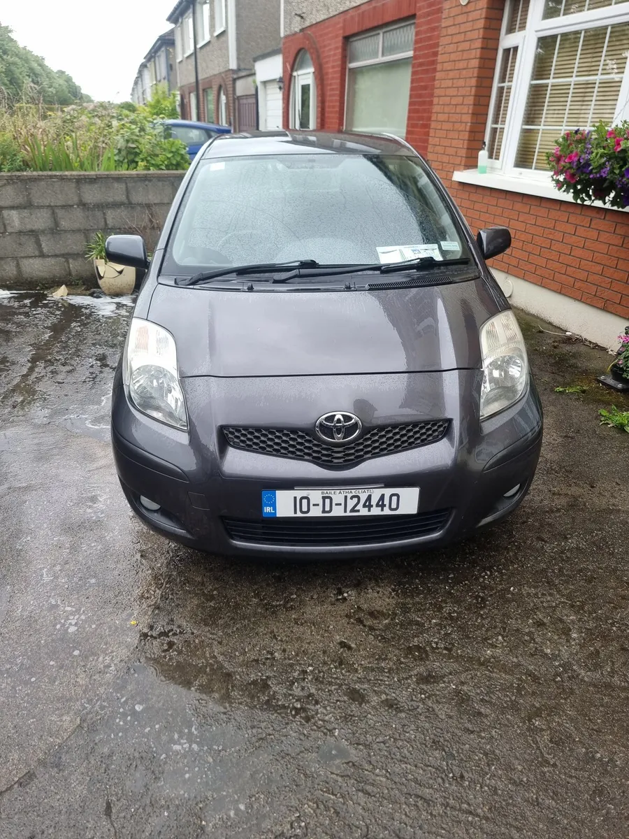 Toyota Yaris 2010 - Image 1