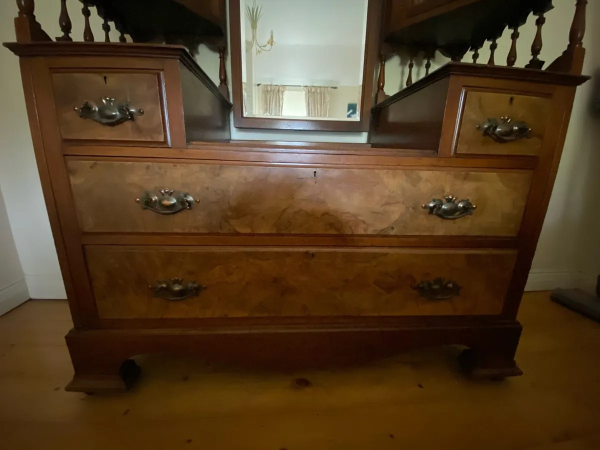 Antique chest of drawers - Image 1
