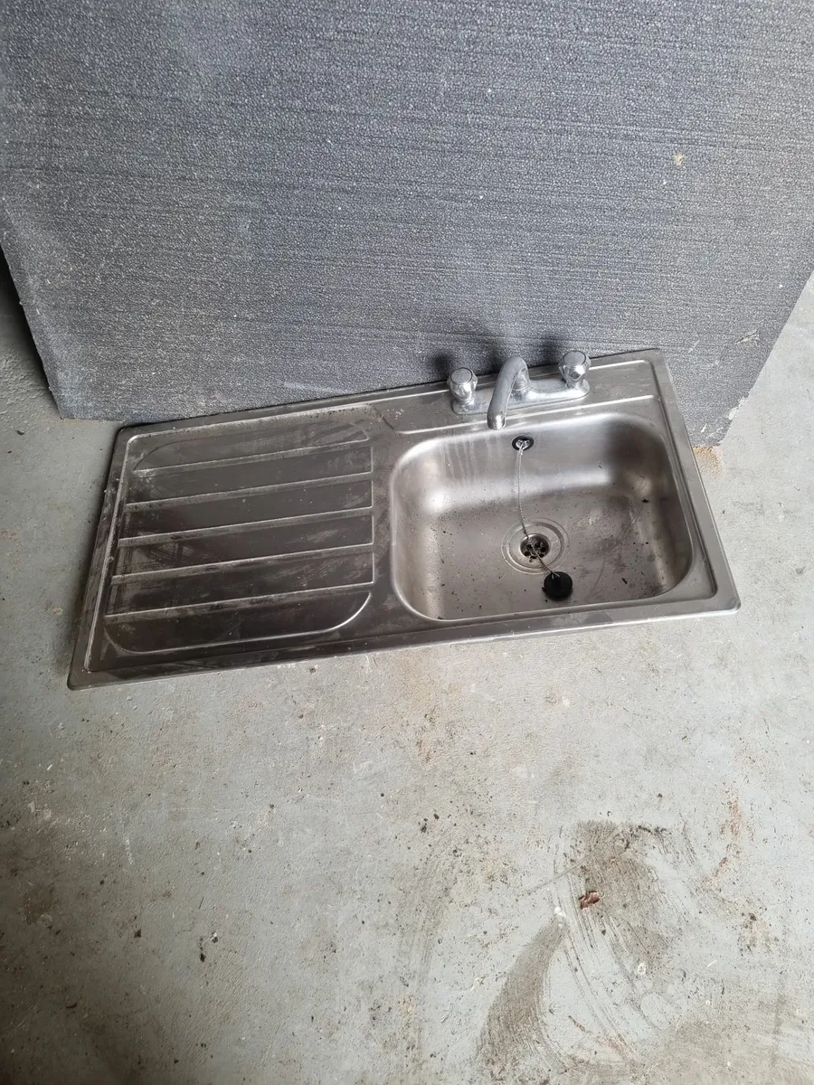 Stainless steal sink and taps - Image 1