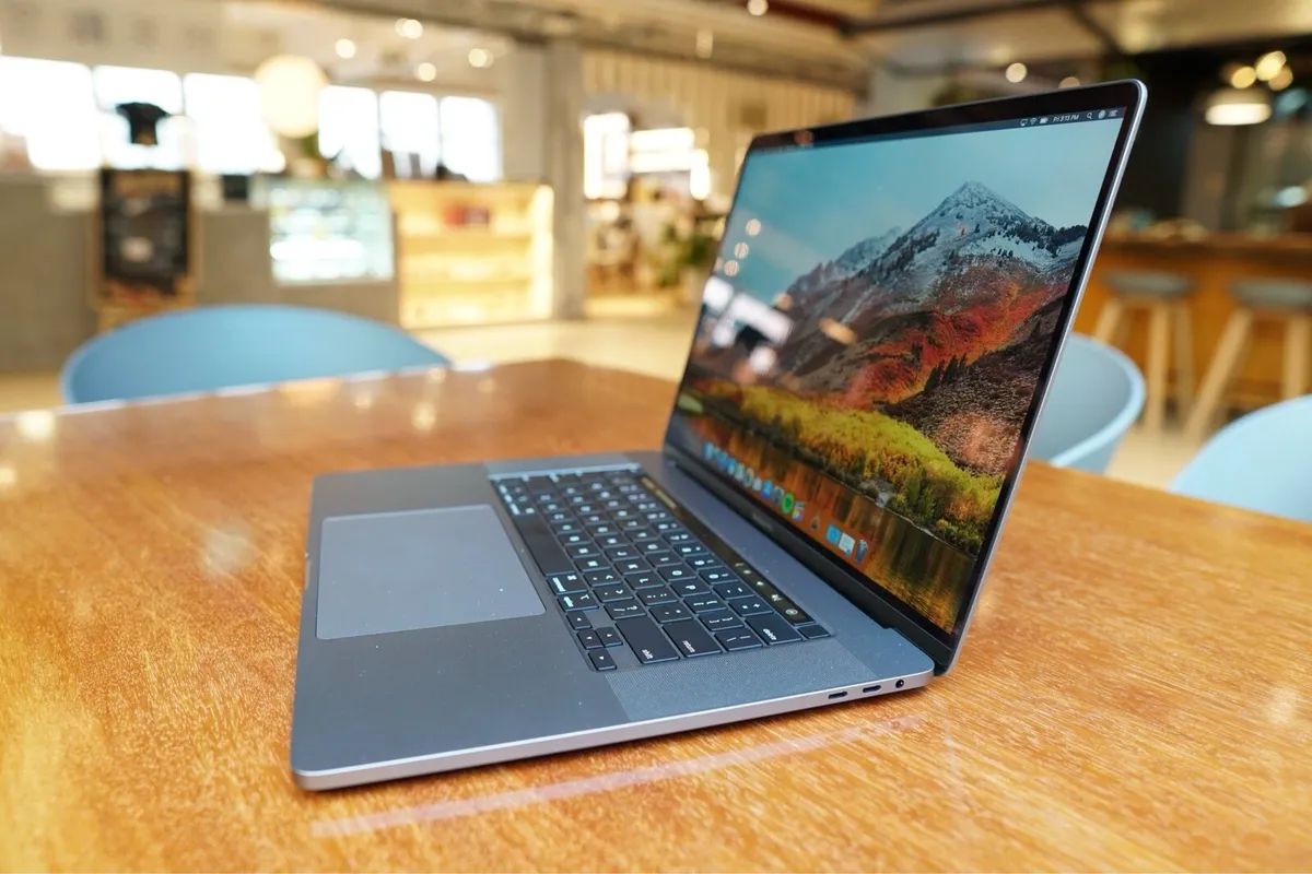 MacBook Pro 16” (2019) i7 | 16GB RAM | Mint