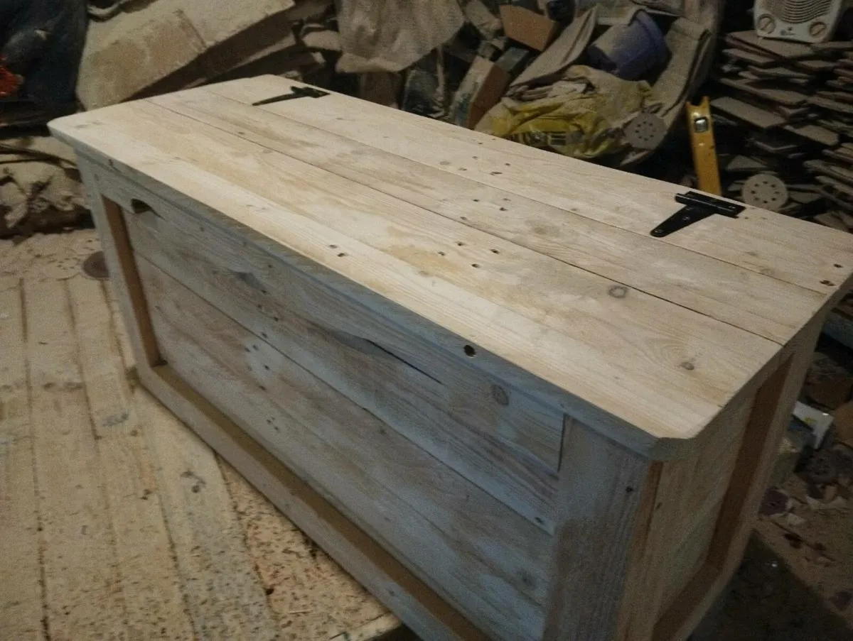 Handmade rustic blanket box - Image 1
