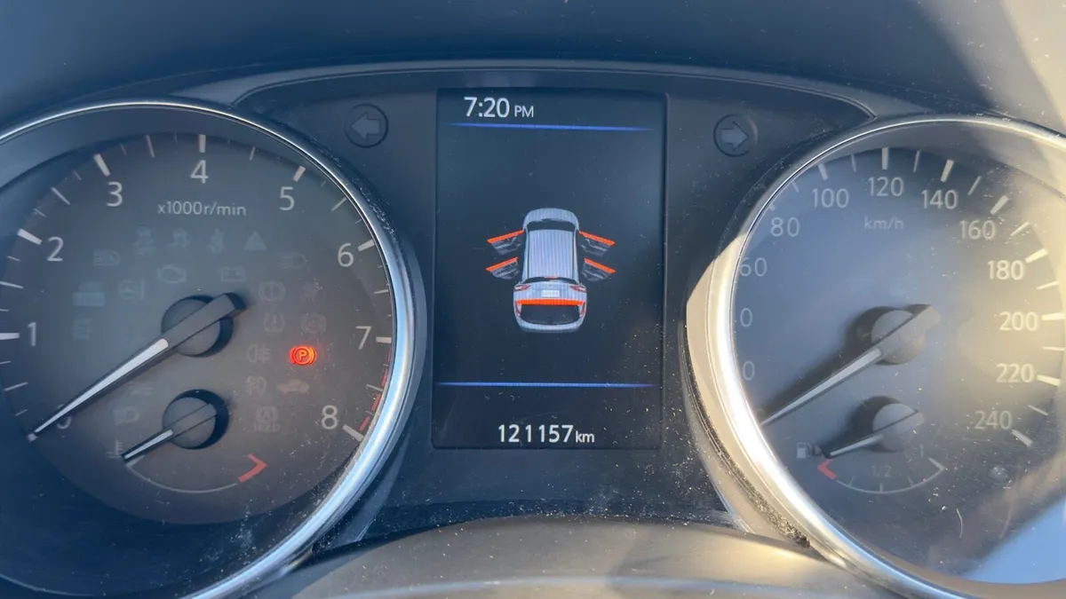 2019 Nissan Qashqai Automatic - Immaculate - Image 3