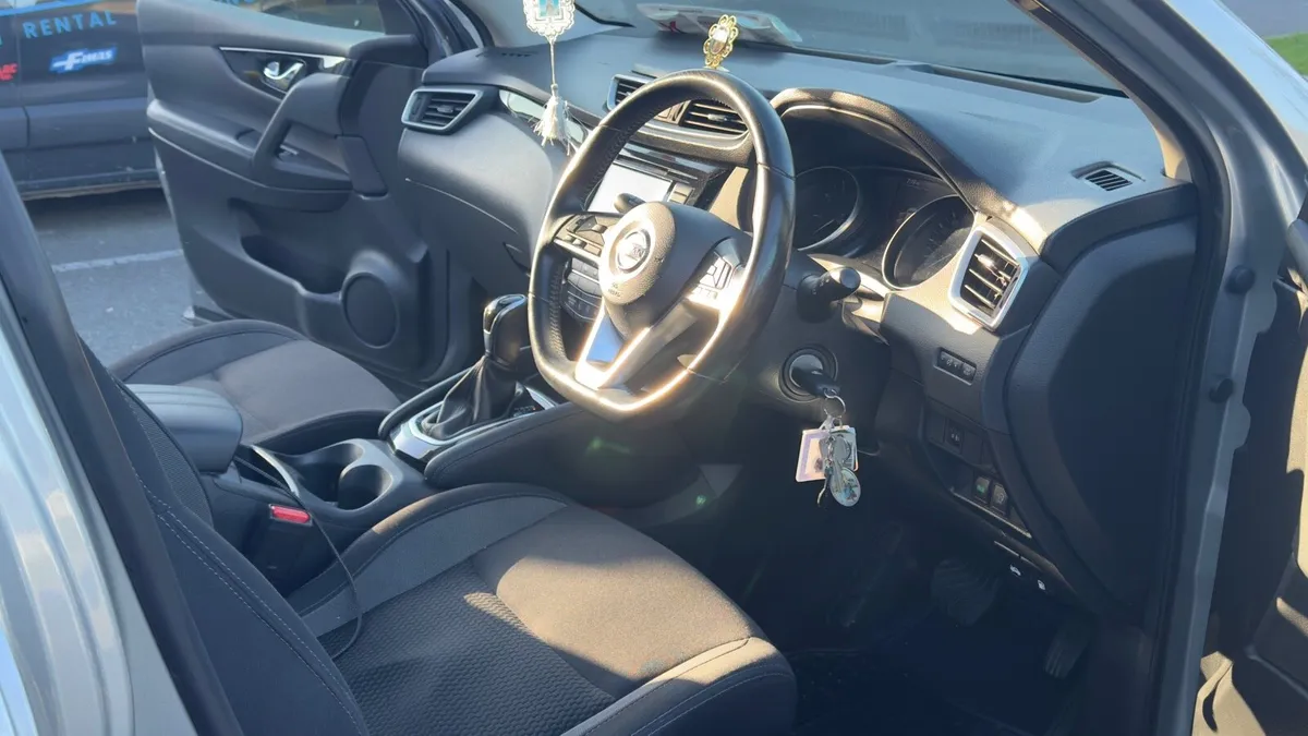 2019 Nissan Qashqai Automatic - Immaculate - Image 4