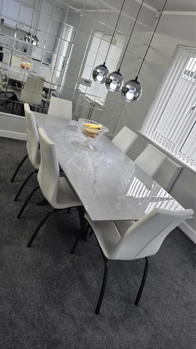 Dining table set - Image 1