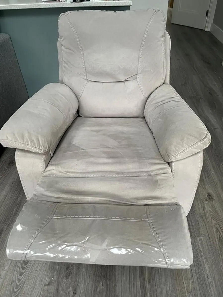 electric recliner - Image 1