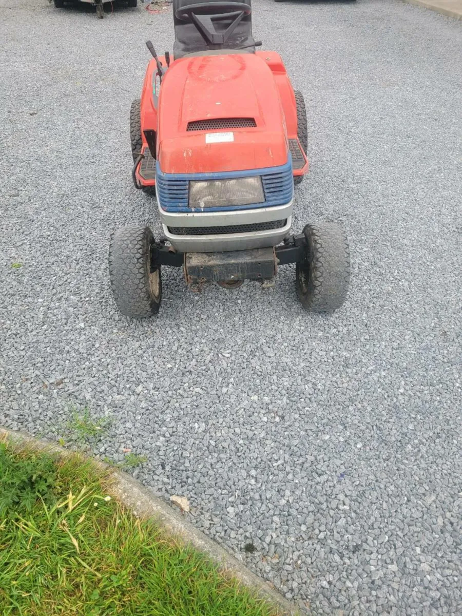 Lawn tractor - Image 2