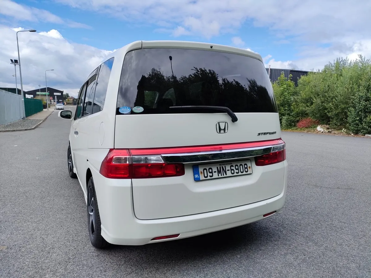 Honda Stepwgn (Stepwagon) 2009 - Image 2