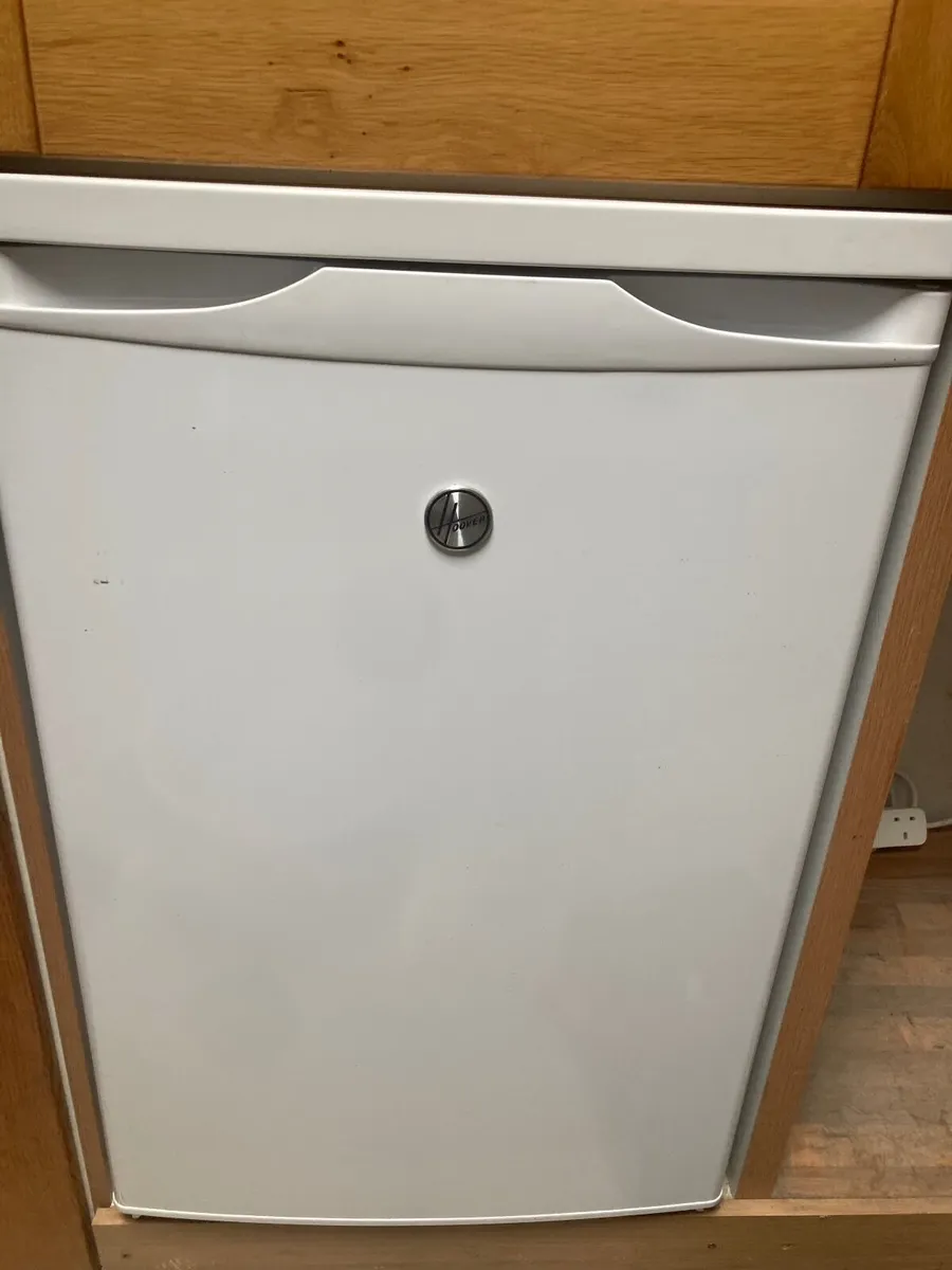Fridge under counter - Image 1