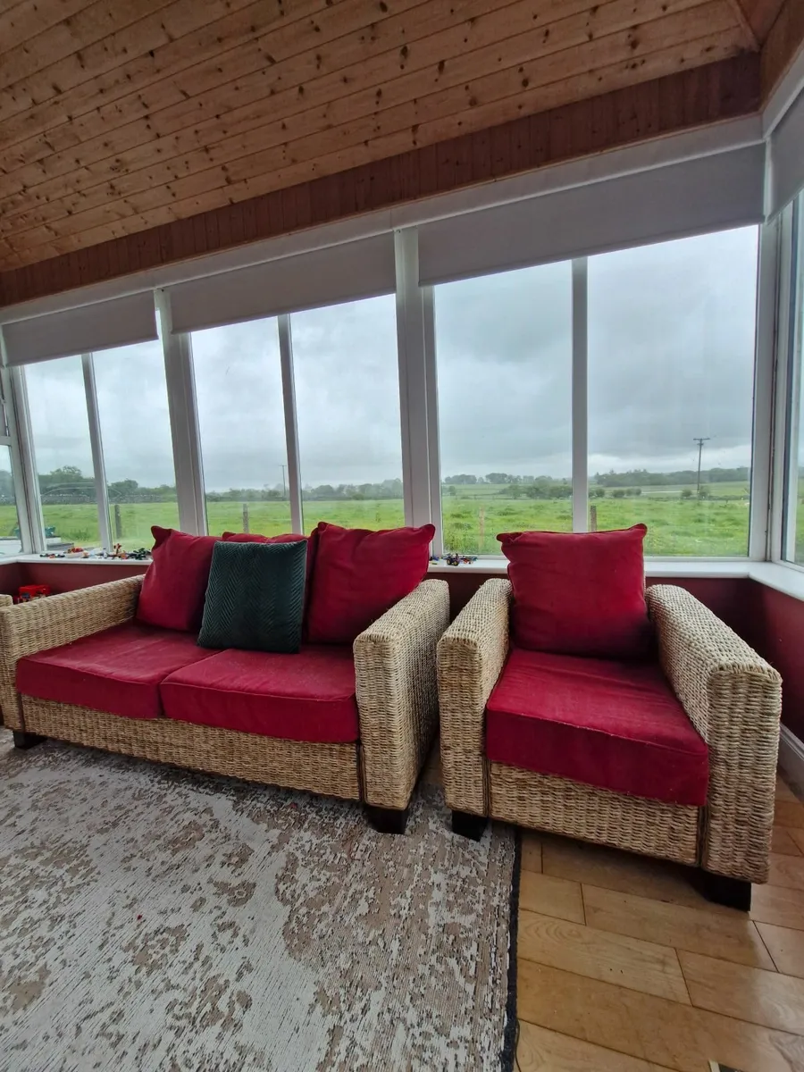 3 piece conservatory suite and solid Coffee table - Image 3