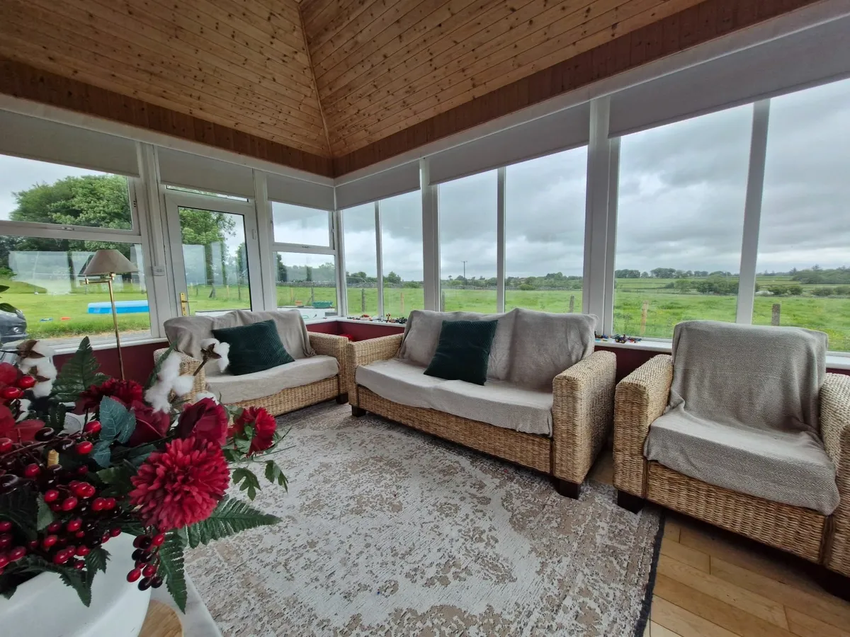 3 piece conservatory suite and solid Coffee table - Image 4