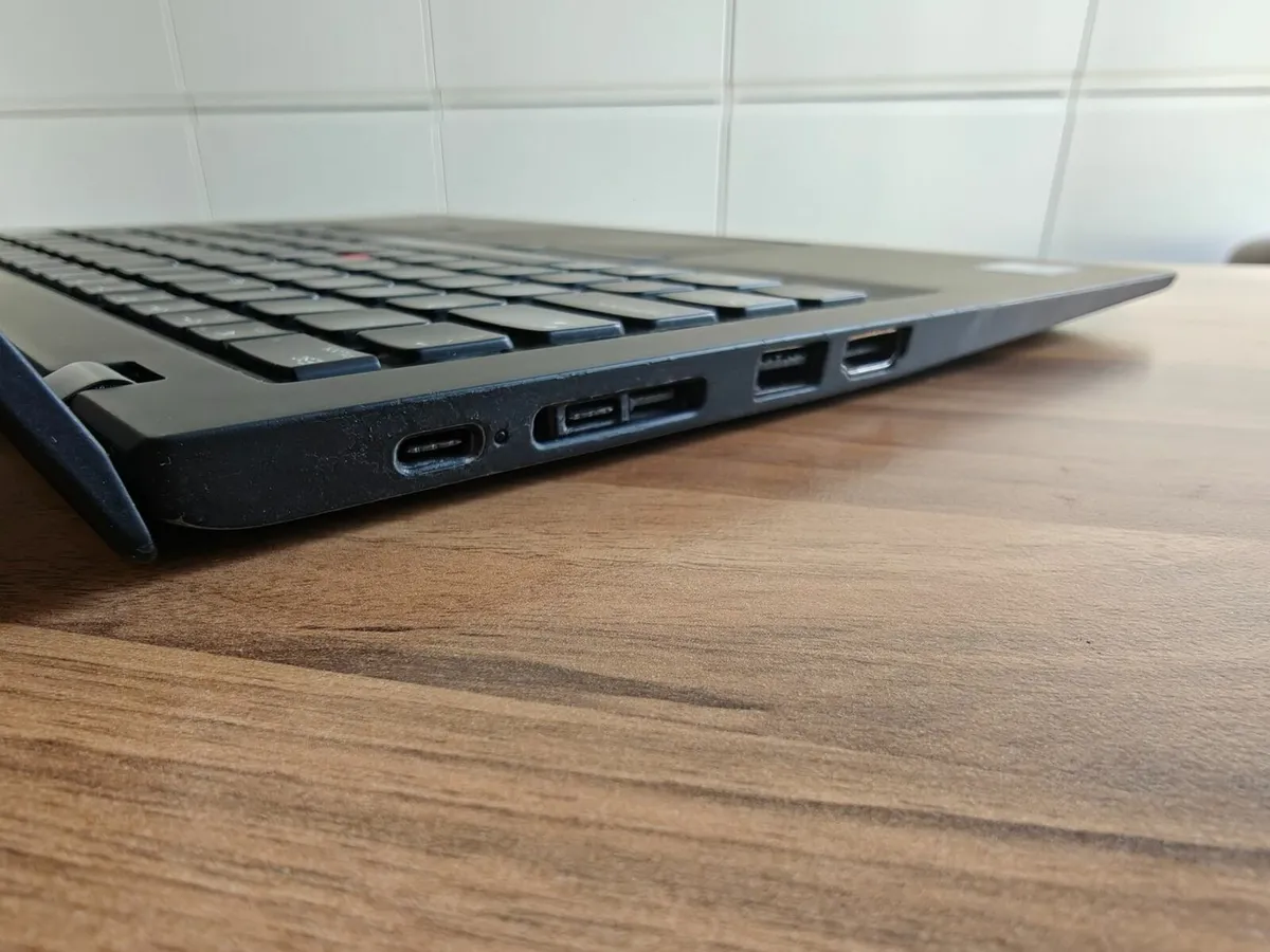Lenovo Thinkpad X1 Carbon Laptop | i5 | 8GB | 256G - Image 4