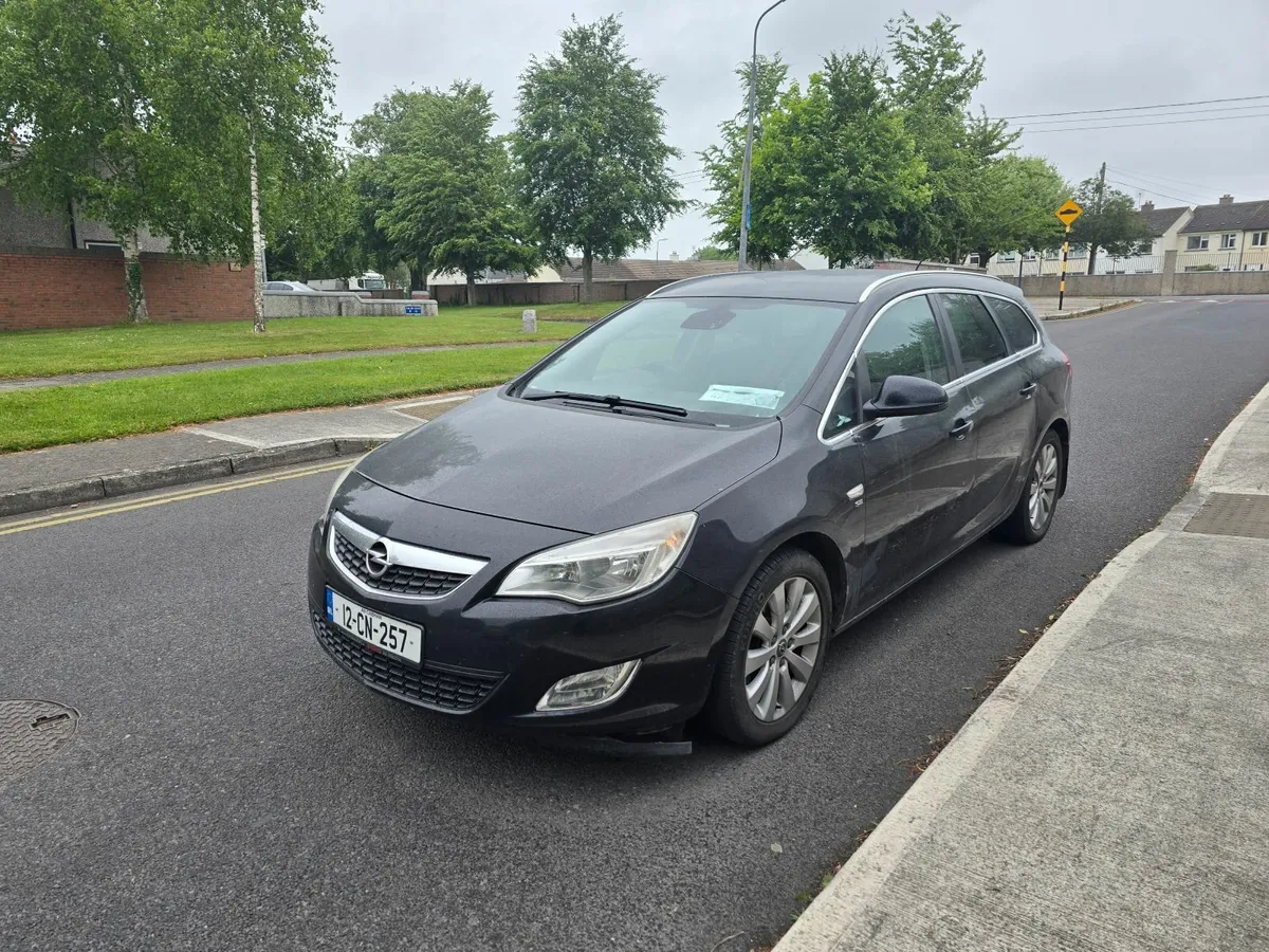 Opel Astra 2012 - Image 1