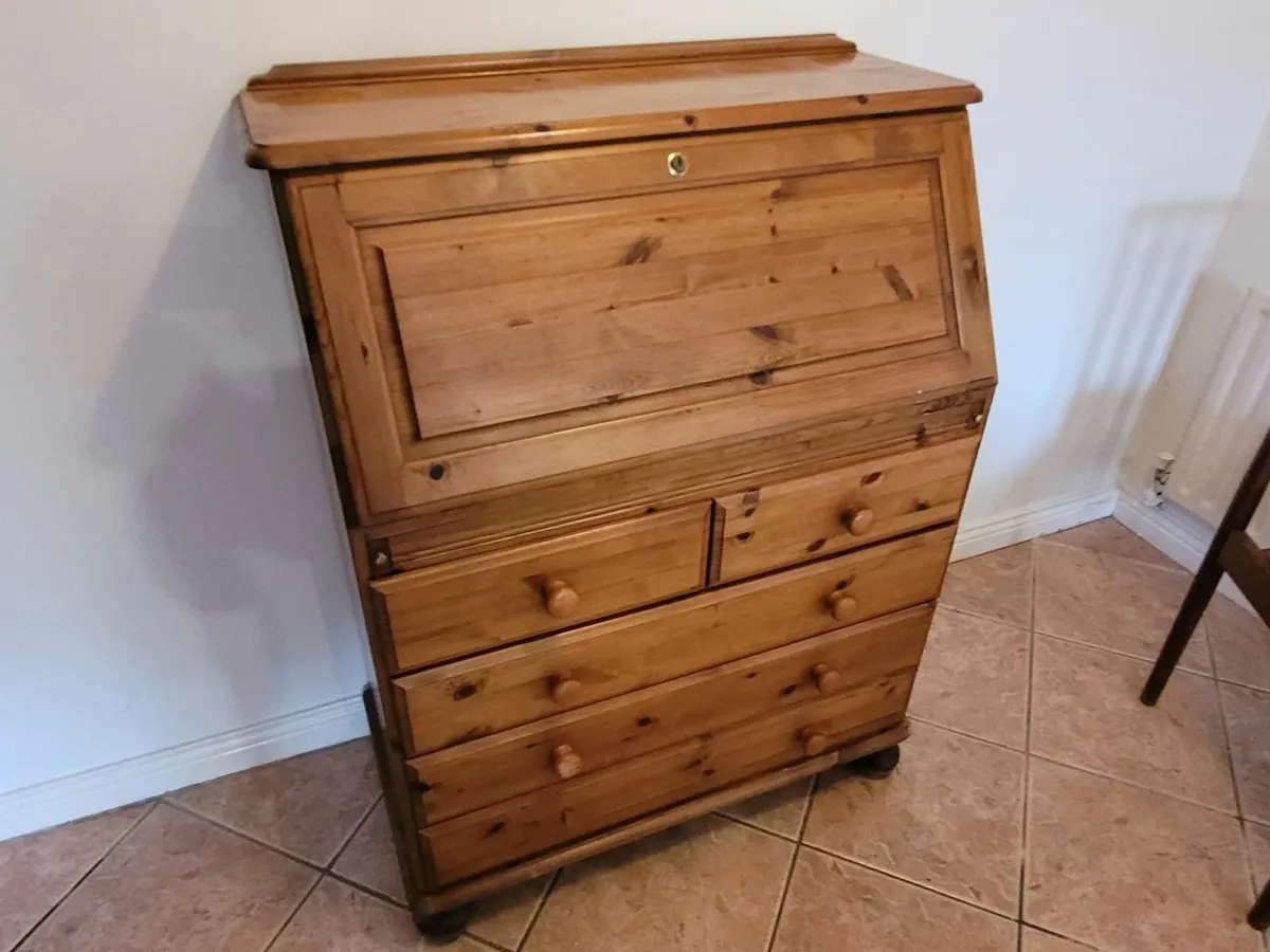 Pine writing desk and drawers - Image 1