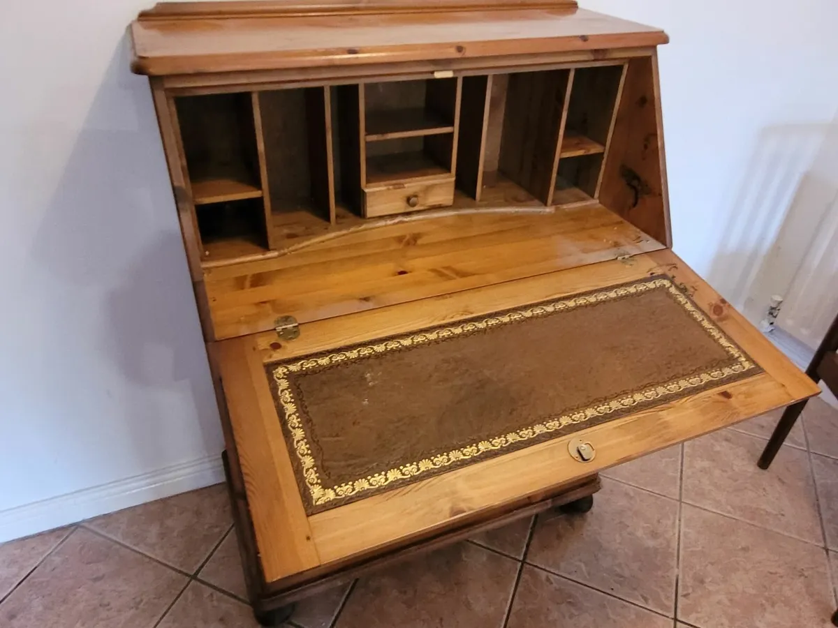 Pine writing desk and drawers - Image 2