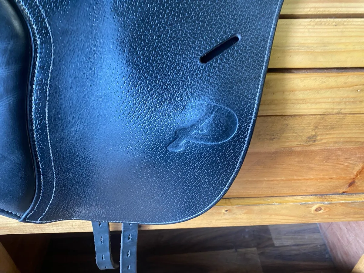 15.5 close contact pony Leather jump saddle - Image 4