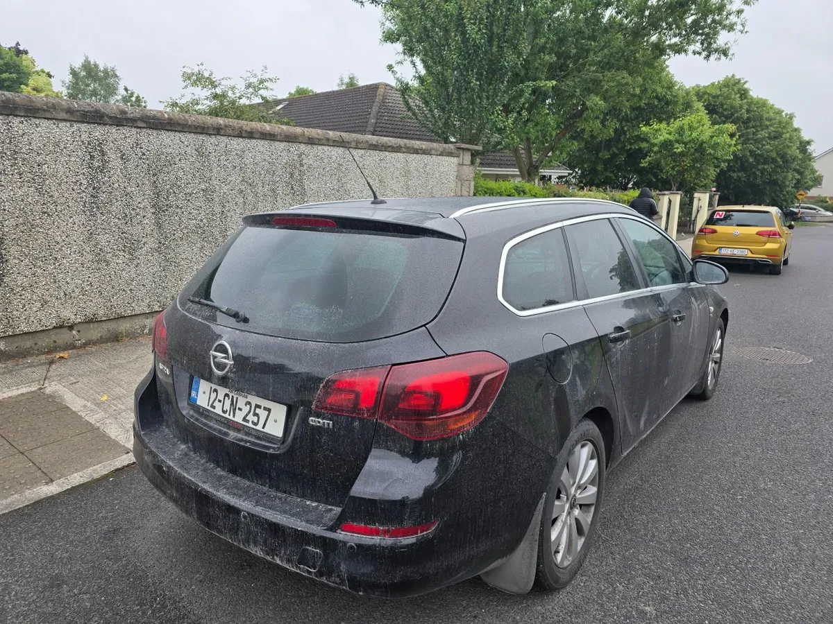 Opel Astra 2012 - Image 2