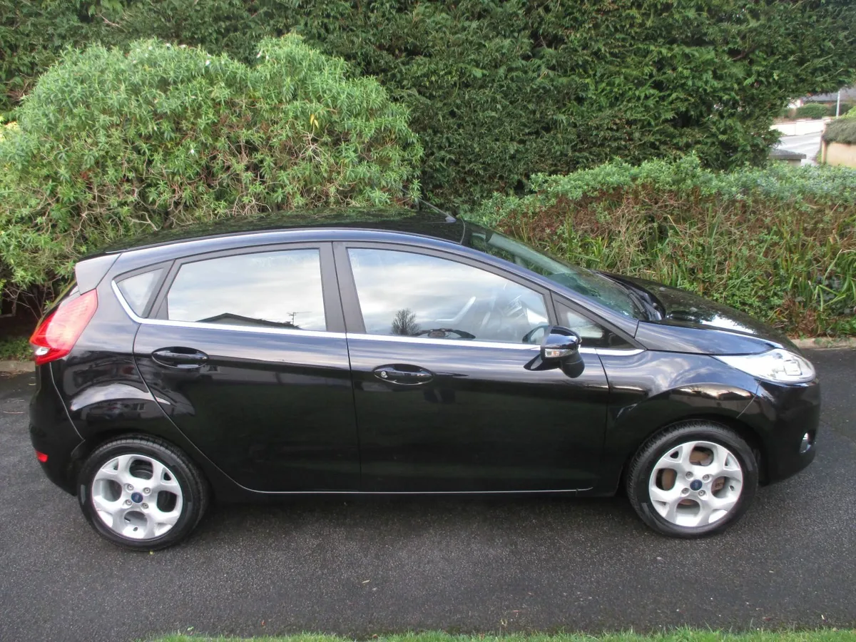 Ford Fiesta 2014 - Image 2