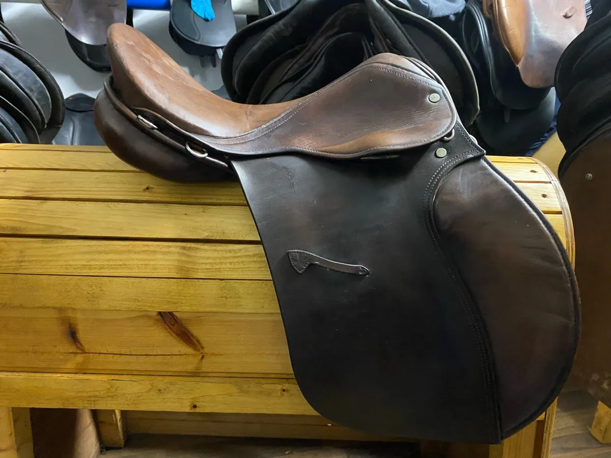 Falcon 16.5” brown Leather saddle - Image 2