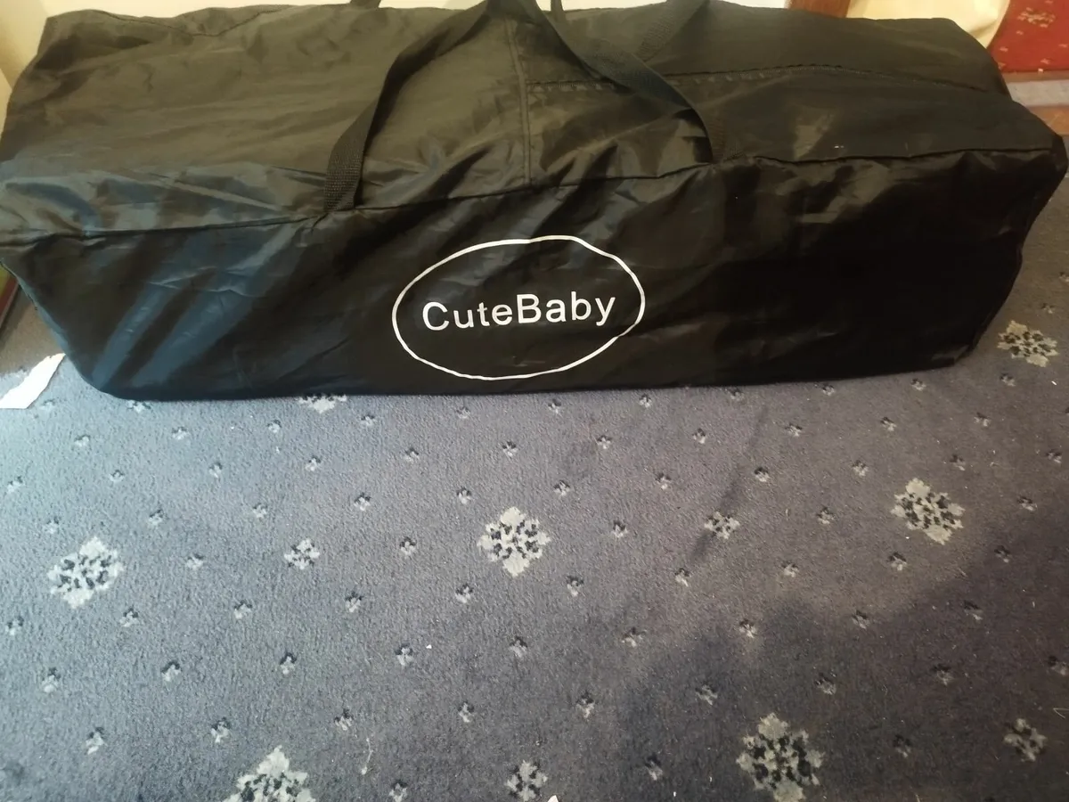 Travel cot - Image 1