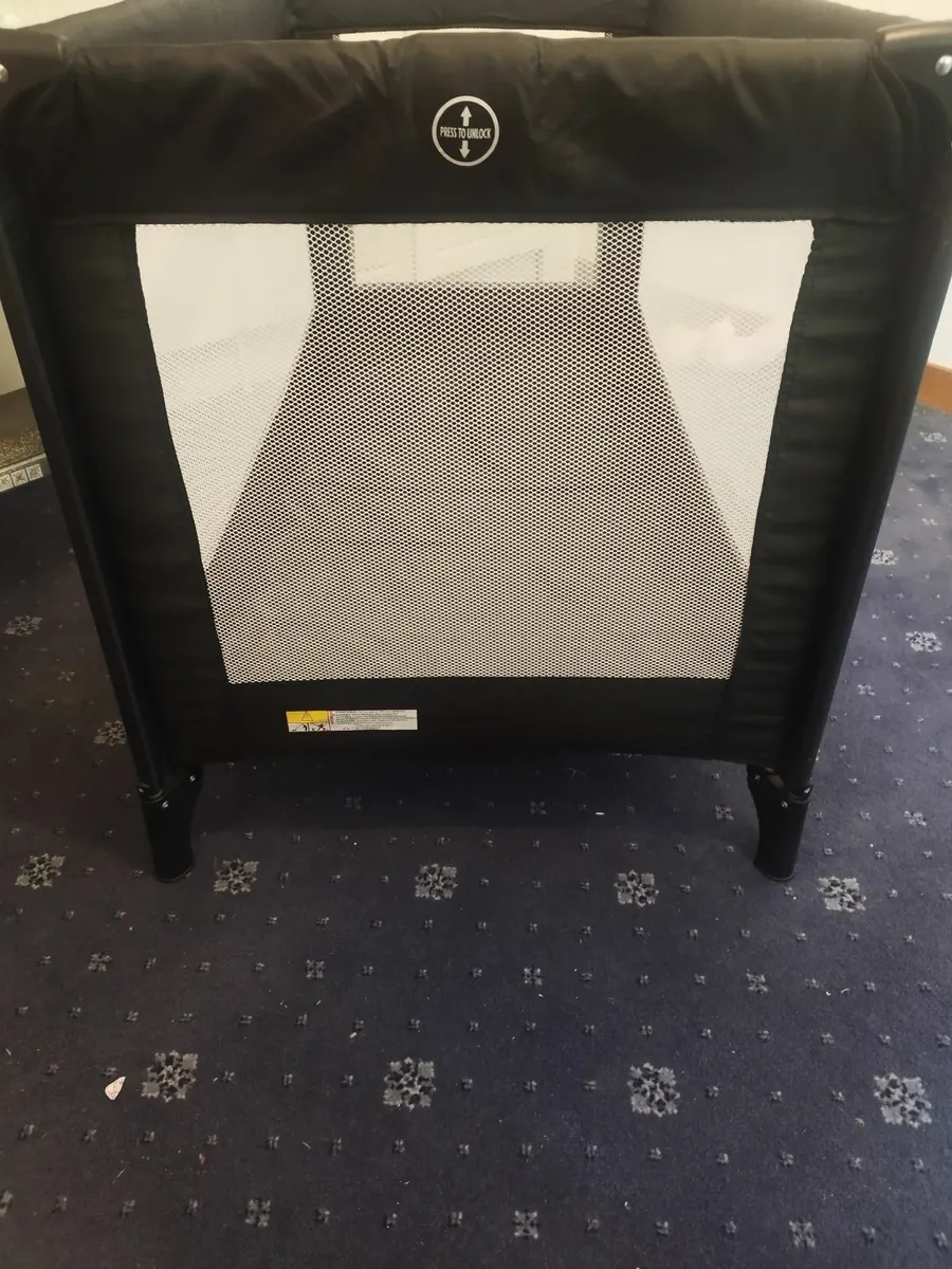 Travel cot - Image 2