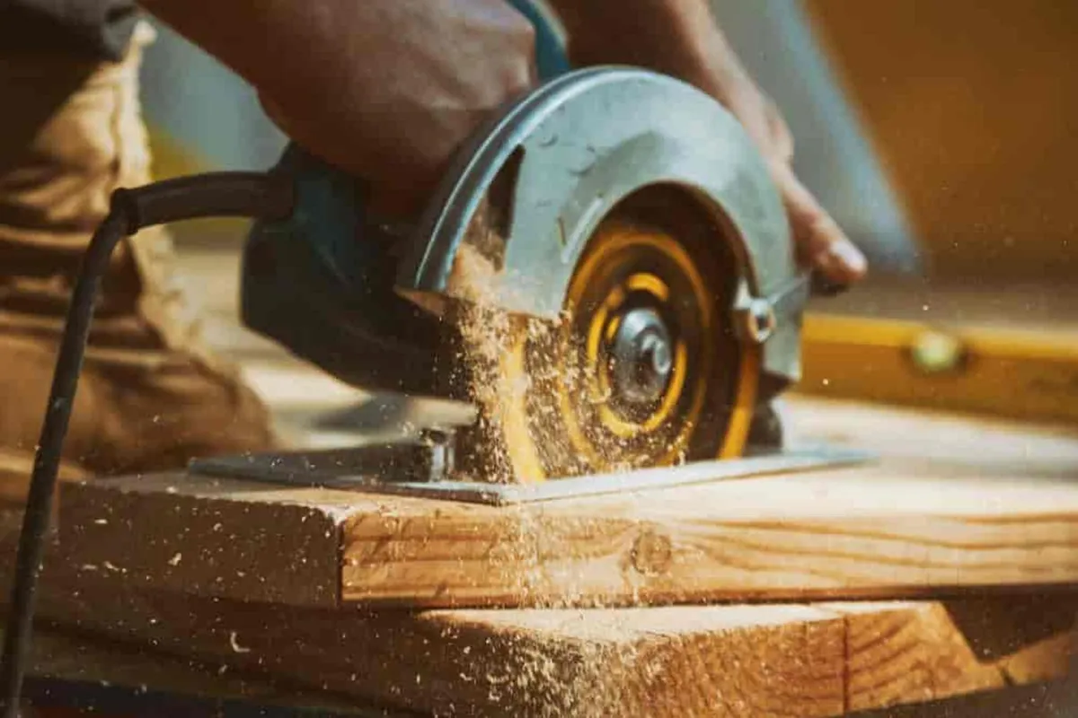 Carpenter service available. - Image 3