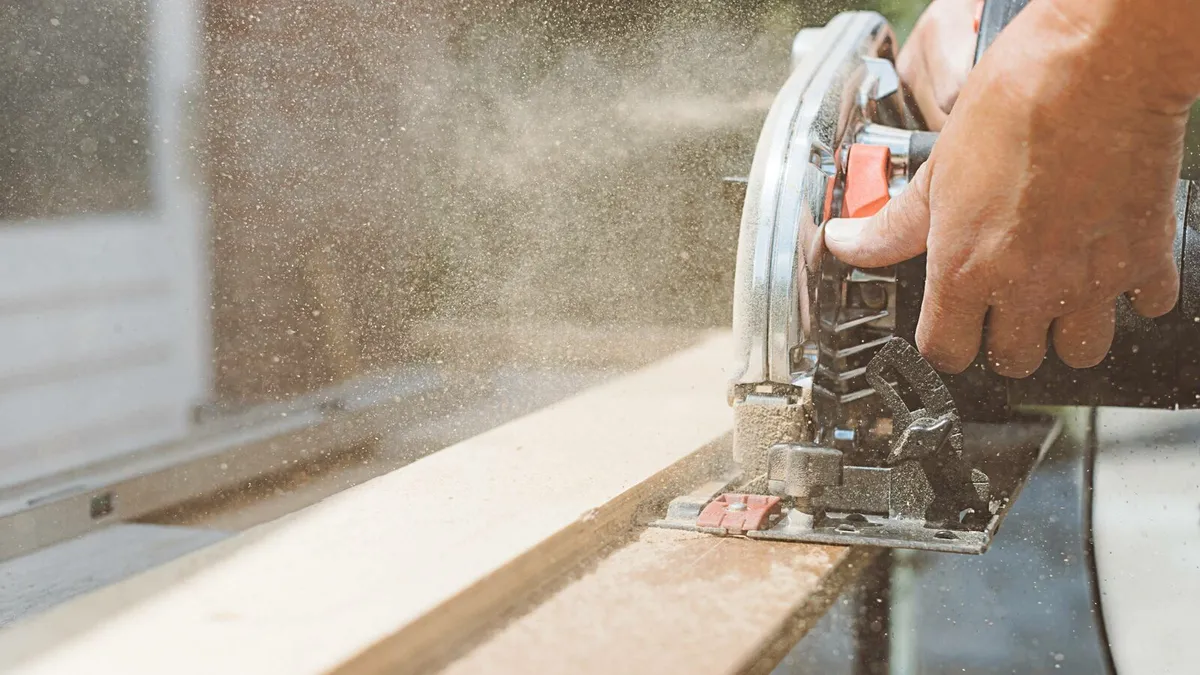 Carpenter service available. - Image 4