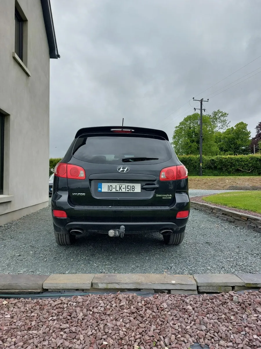 Hyundai Santa Fe 2010 - Image 2